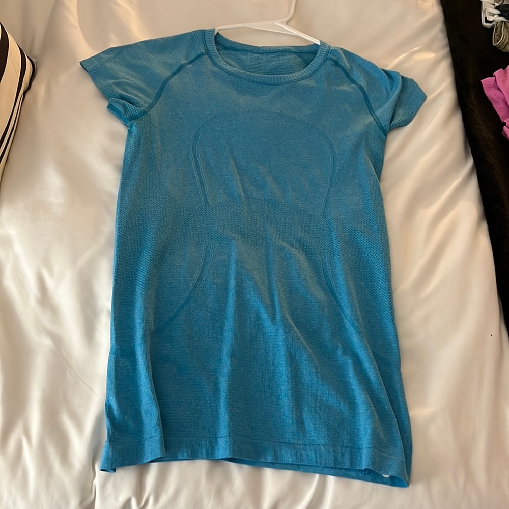 Lululemon workout top